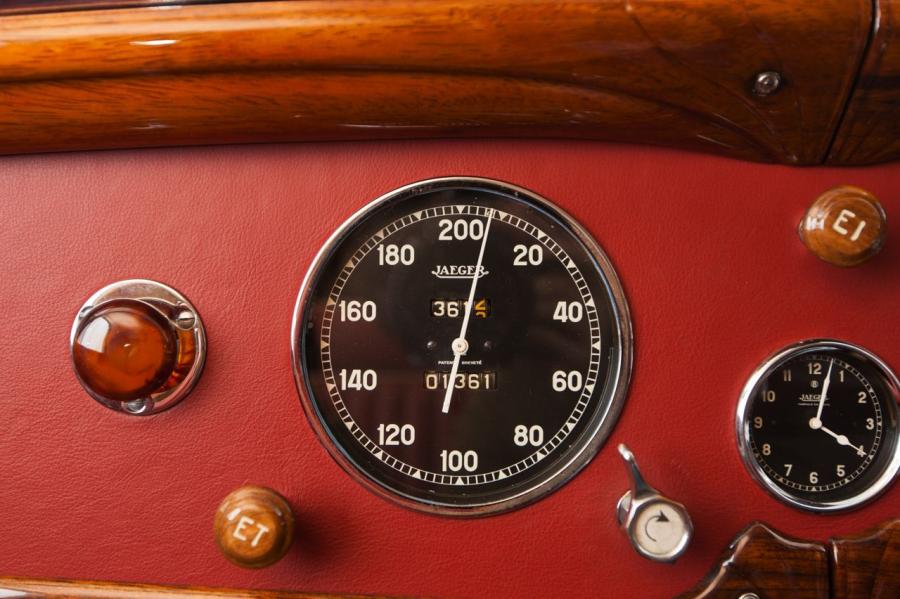 Панель приборов Delahaye 135 MS Coupe par Figoni & Falaschi 1938 года  (фото 6 из 59)